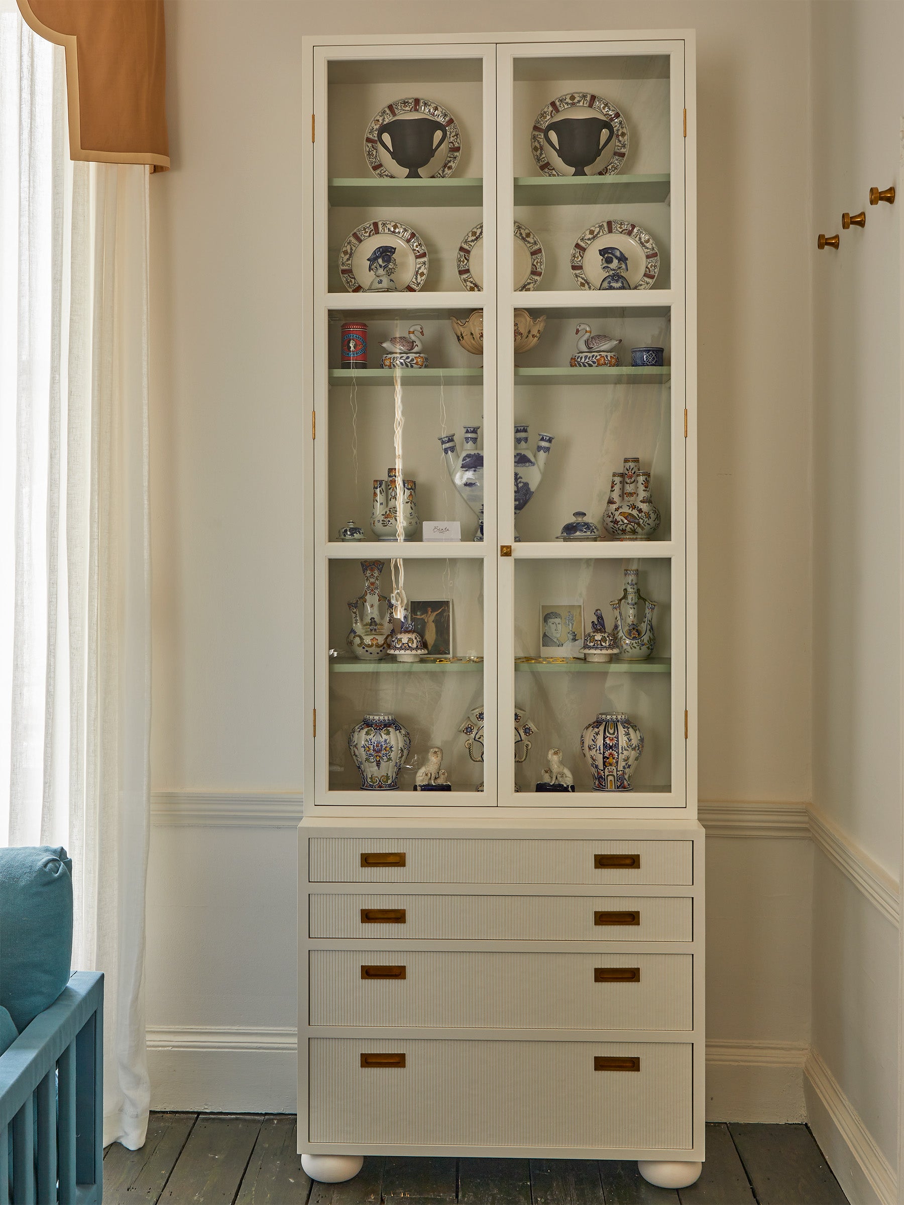 Swan Cabinet