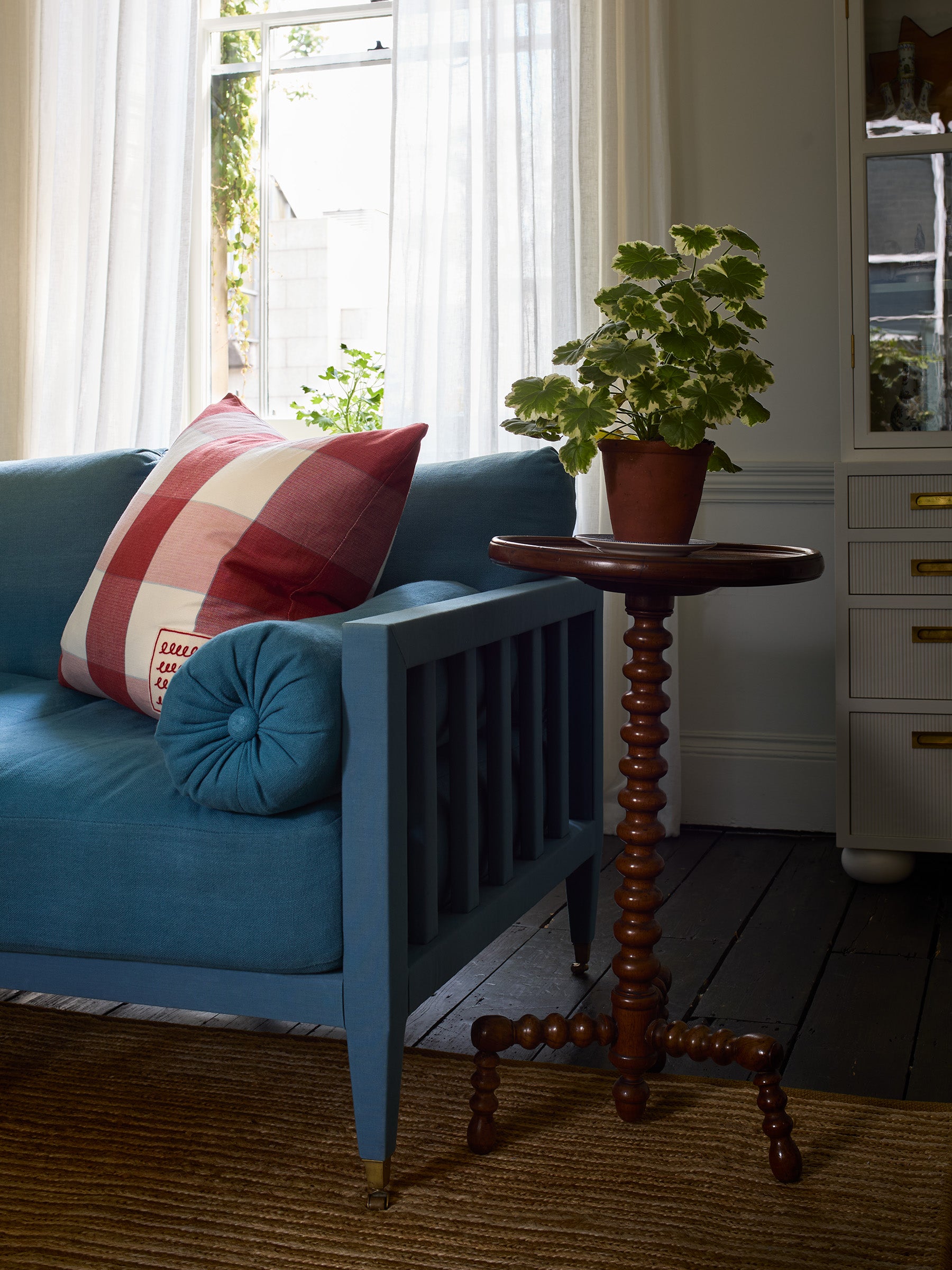 Frame Sofa