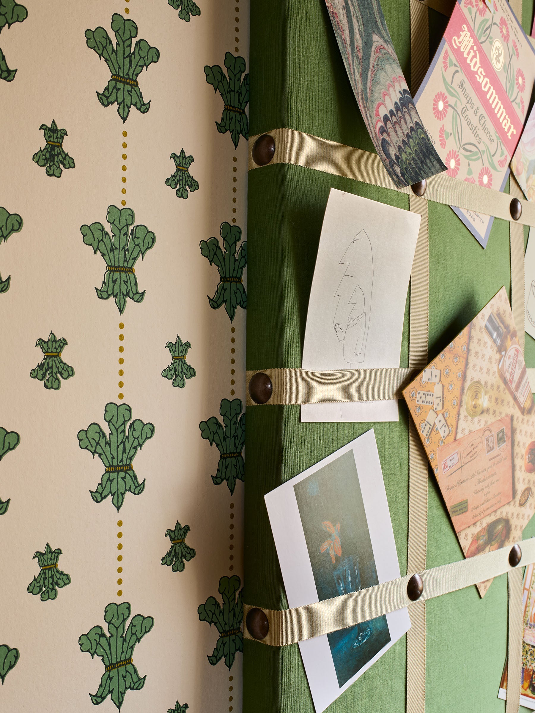 Courtyard Trellis Pinboard